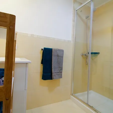 A 20 M A Pie De La Playa Las Canteras Salvador Cuyas Apartman *